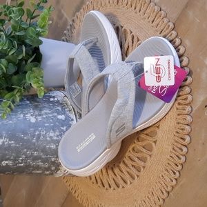 Sketches Goga Mat Flip Flops Womans Size 7 Grey